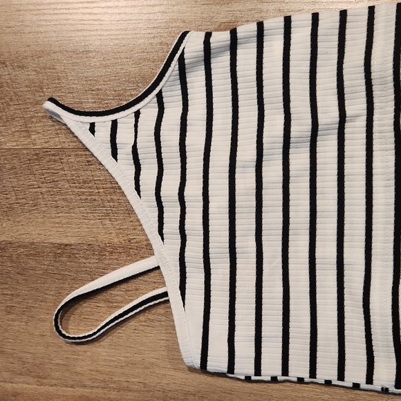 Shein 2 Piece Girls Short Set. Size 5 - Picture 2 of 3